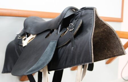 Седло кавалерийское-0